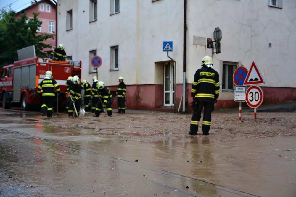 Hanychovská ulice po lijáku.