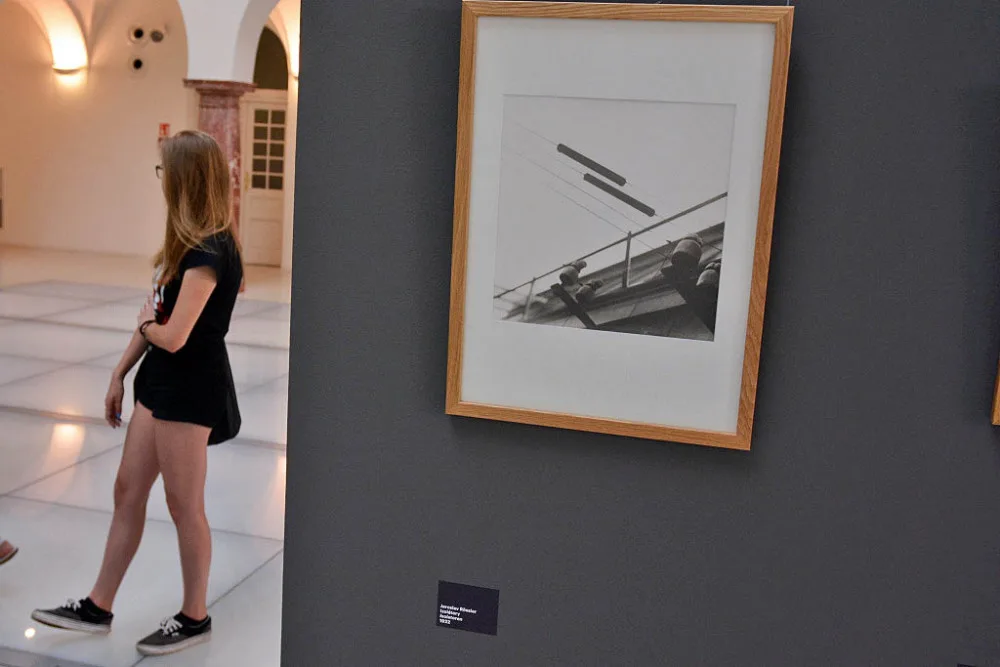 Bazénová hala patří slavným fotografům a jejich dílu.