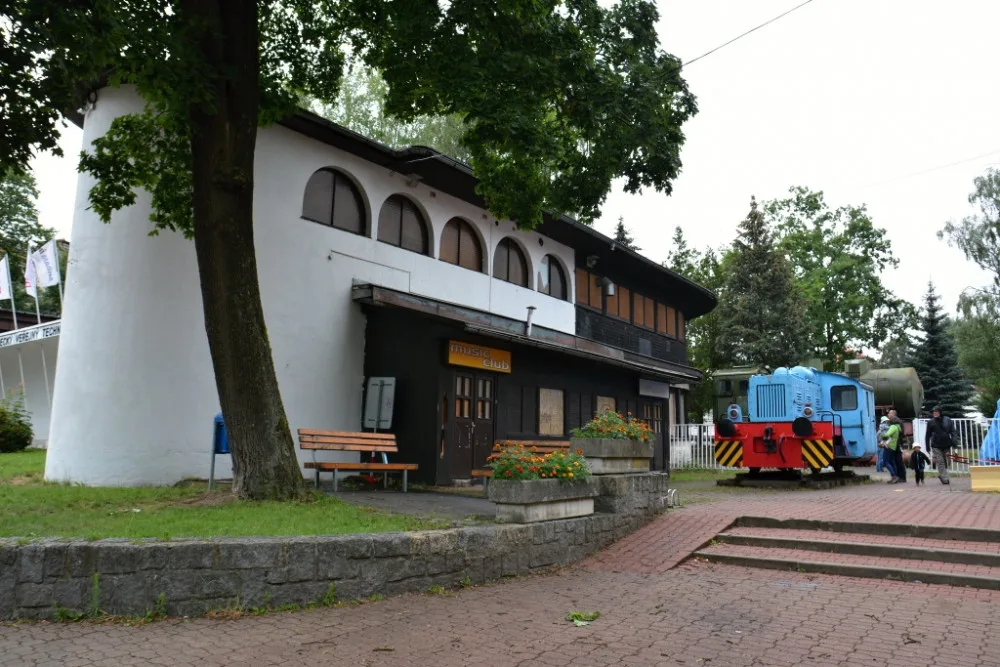 Casino je zavřené a chátrá.