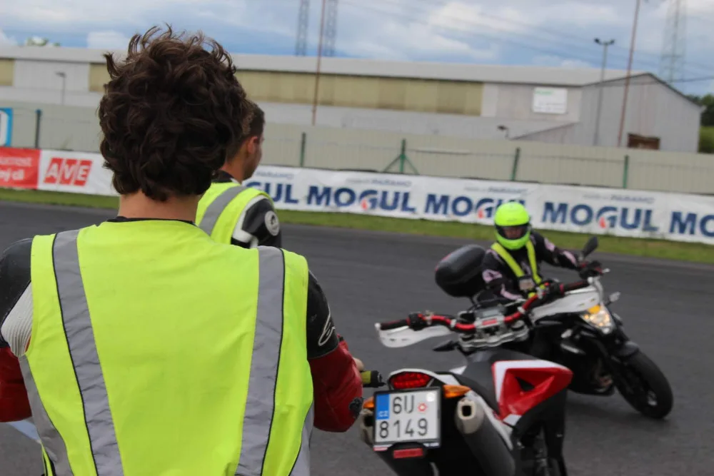 Učitelé autoškol zdokonalovali své dovednosti v rámci preventivního projektu „Učme se přežít“