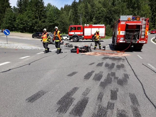 Nehoda auta s motorkou.