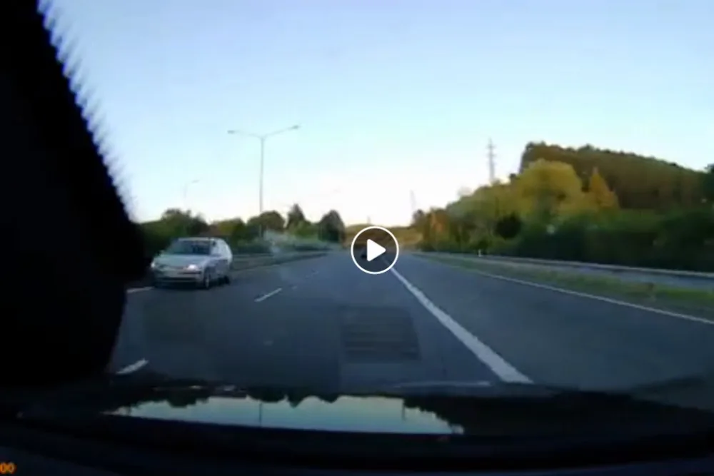Řidič se dostal do protisměru.