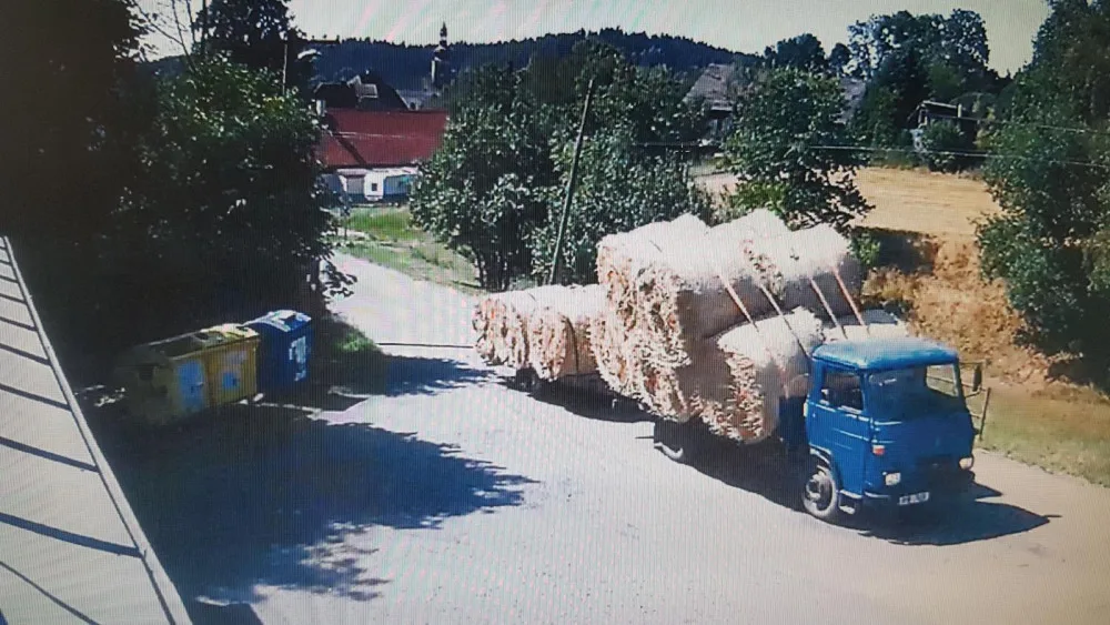 Řidiče téhle Avie hledá policie.