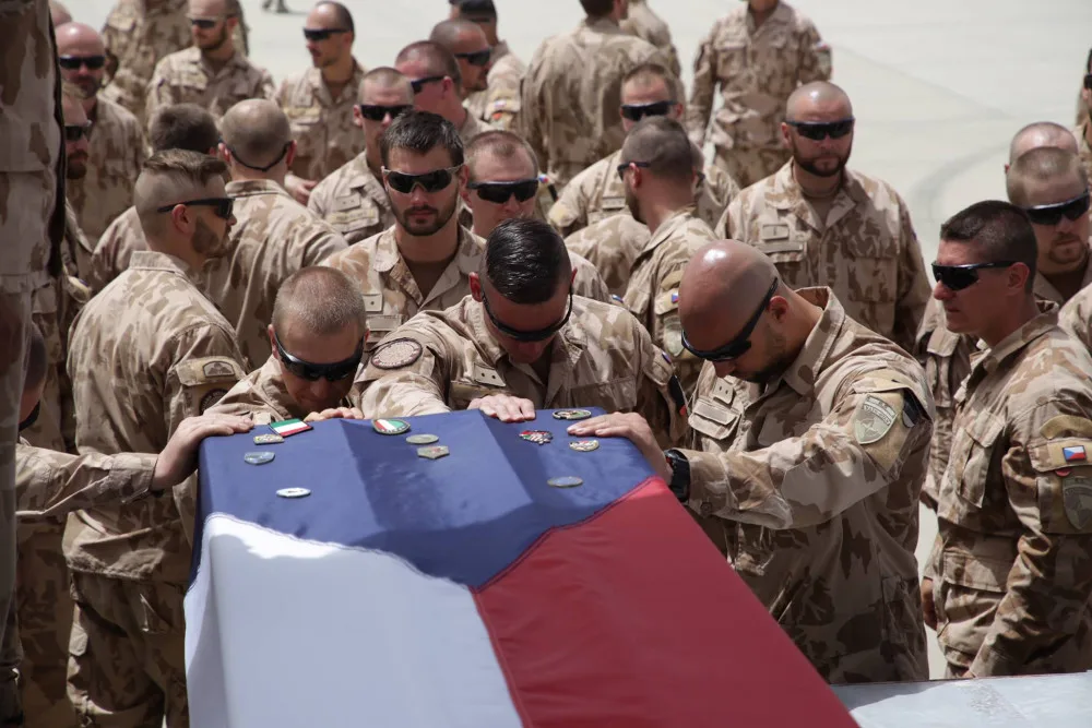 Čeští vojáci v Afghánistánu; hrdinové nebo žoldáci?