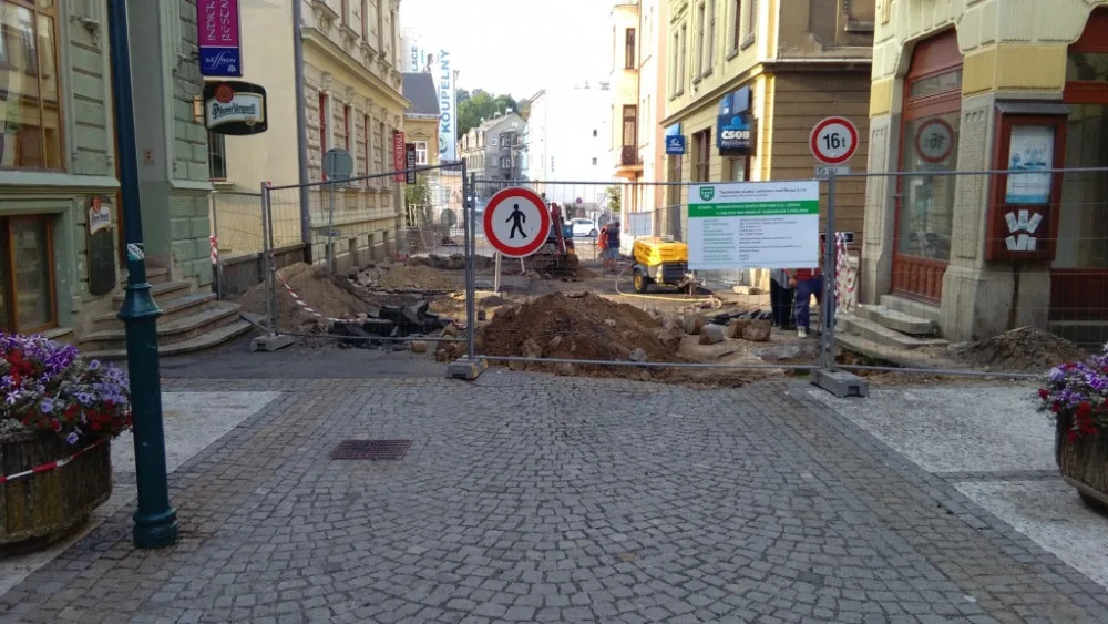 Spodní část ulice je neprůchozí.