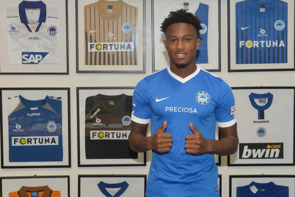 Rolando Aarons.