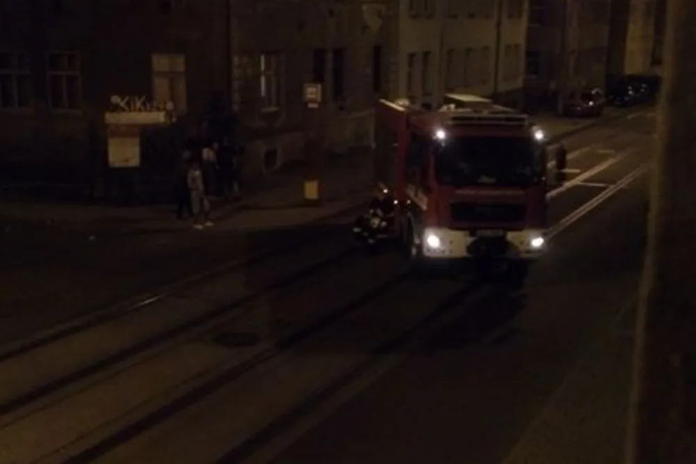Uzavřeny byly okolní komunikace.
