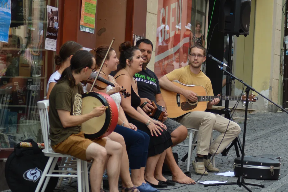 Jolly Buskers