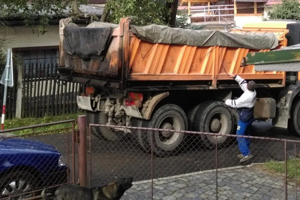 Policie hledá řidiče náklaďáku.