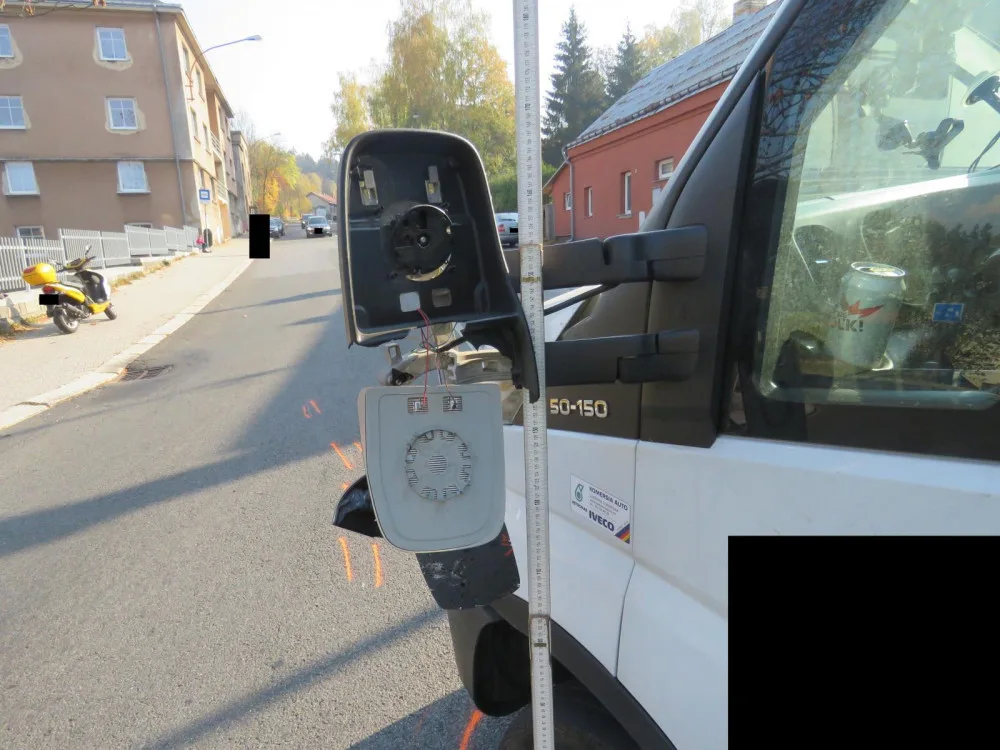 Motocykl se v Jablonci střetl s nákladním vozidlem