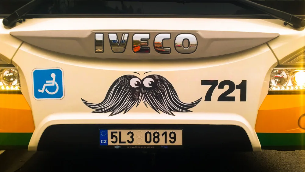Movember autobusy vyjedou ve třinácti městech