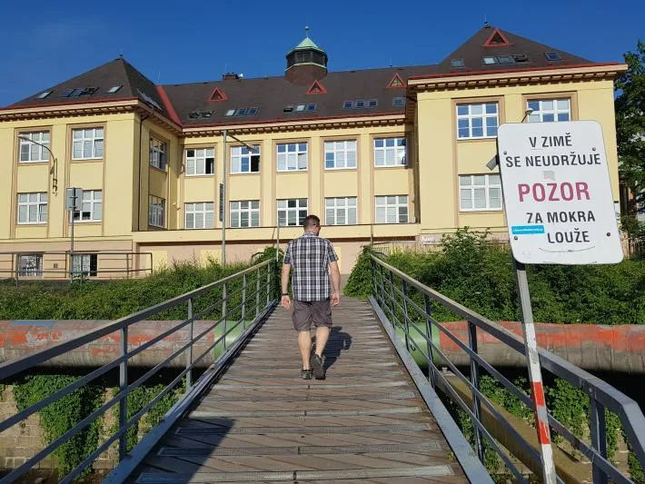 Lávka u krajského úřadu před zahájením oprav