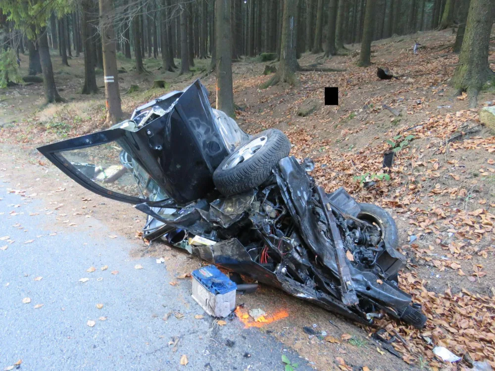 Zdemolované auto.