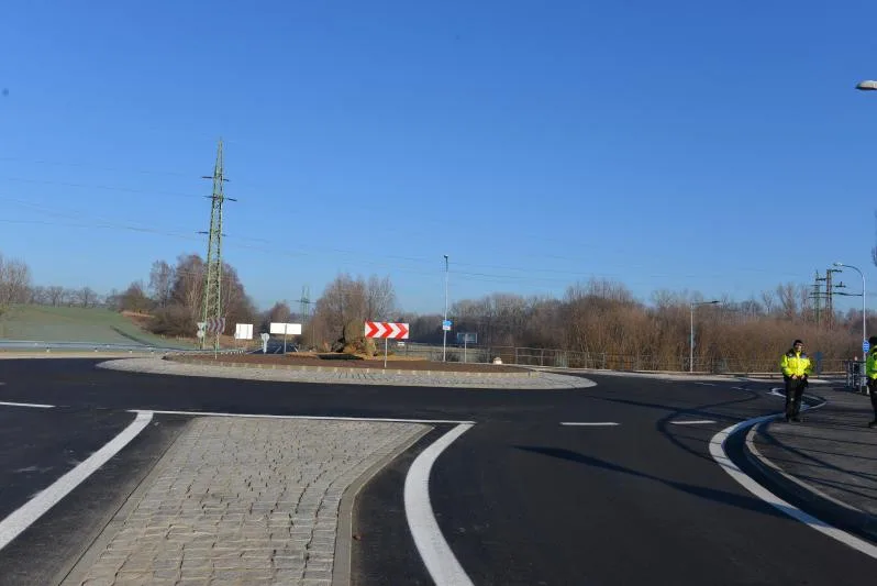 Nová okružní křižovatka.