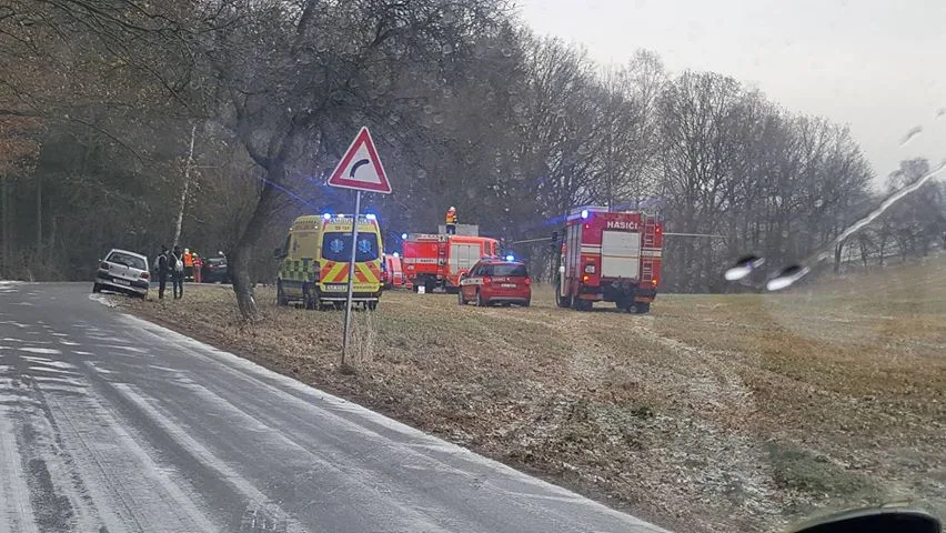 U Bílého kostela havaroval osobní automobil.