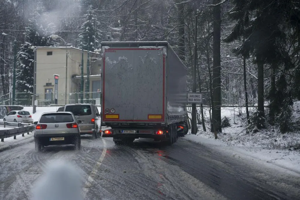 Dnes se uzavře silnice z Tanvaldu do Harrachova a dále na Polsko