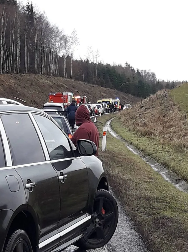 Dlouhé kolony tvořící se před Bílým Kostelem
