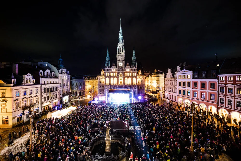 Koncert na náměstí.