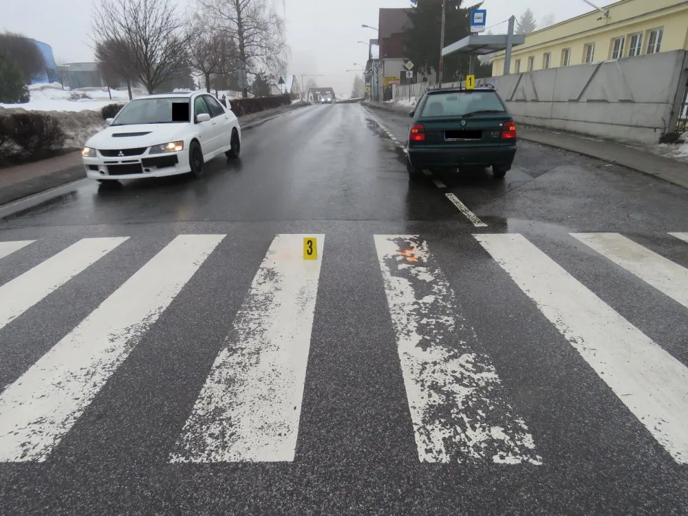 V tomto místě srazil řidič dívku.
