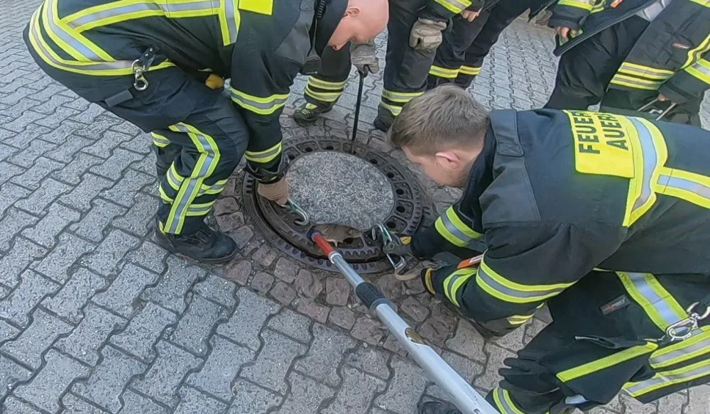 Hasiči v Německu zachránili uvízlého potkana.