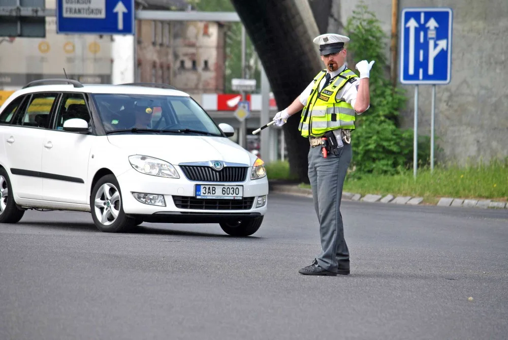 Na křižovatce tako každoročně soutěží policisté.
