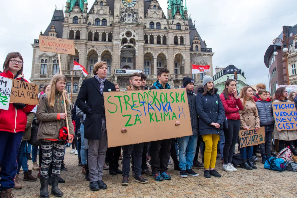 Stávka za klima proběhla dnes před libereckou radnicí