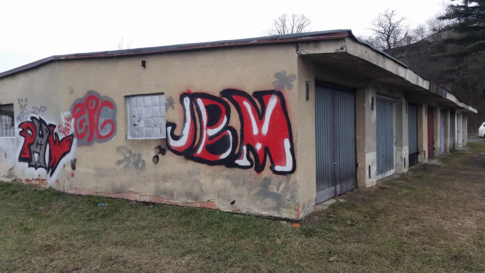 Takhle sprejeři "zkrášlují" Turnov