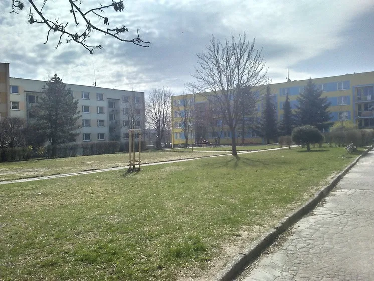 Sídliště na Broumovské a Gagarince prokoukla, došlo na kácení i prořezávání.