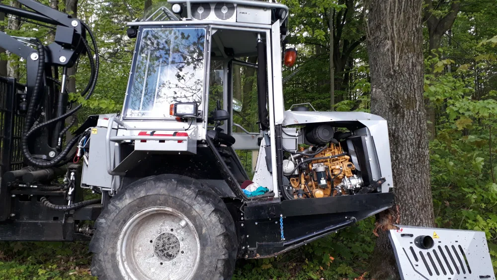Traktor po nehodě.