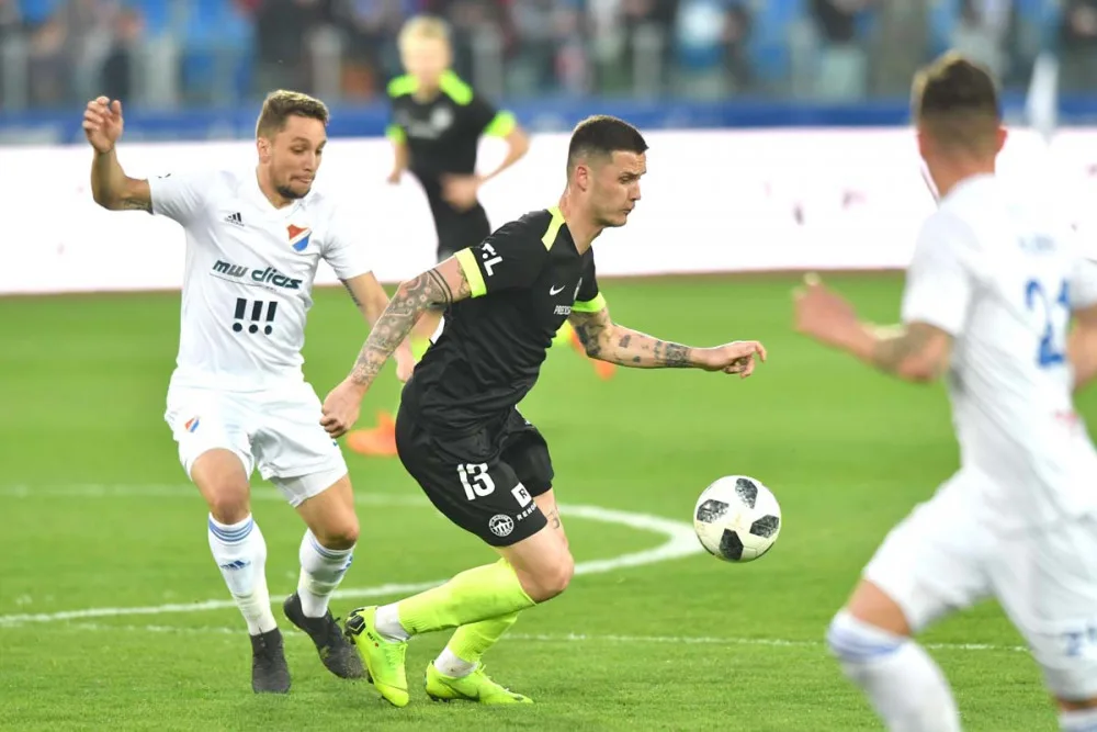 Slovan hraje na Baníku
