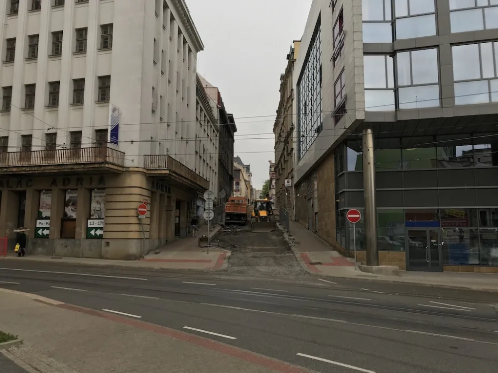Uzavírka ulice Boženy Němcové.