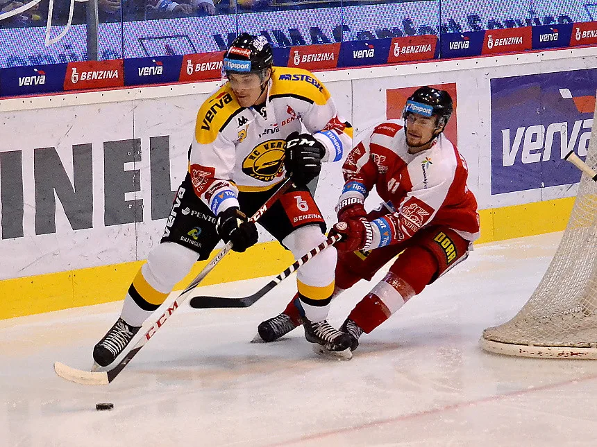 Roman Graborenko v dresu Litvínova.