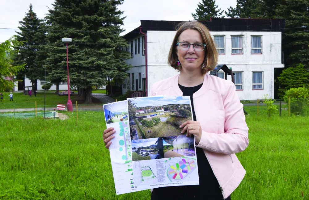 Starostka Semil Lena Mlejnková s návrhem nové školky.