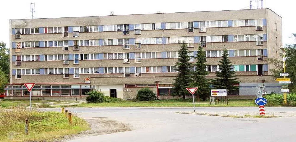 Chátrající ubytovna Kovák.