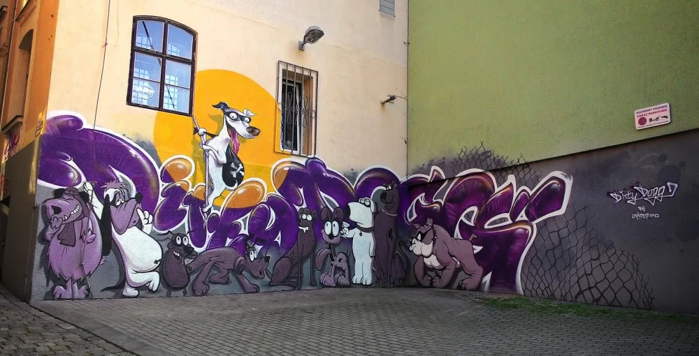 Tvorba libereckého sprejera, který si říká Uplne Mimo.
