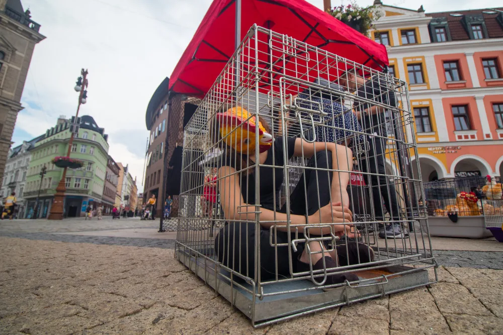 Dnešní akce na Benešáku zaměřená na boj proti klecovým chovům.