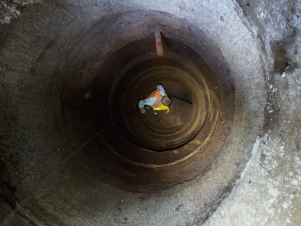 Chlapec spadl do studny.