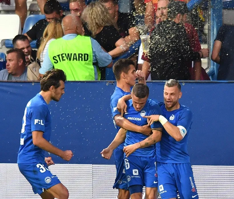 První gól Slovanu vsřelil Malinský.