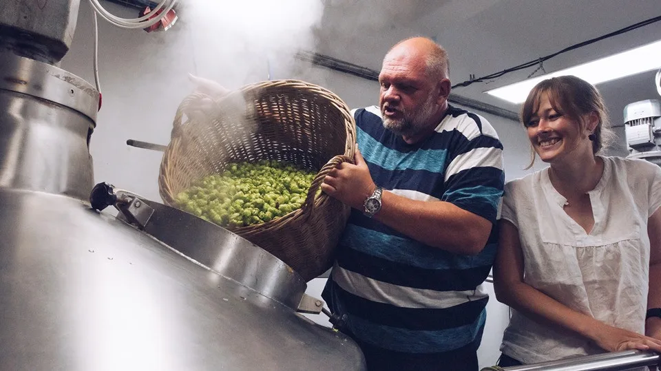 Hospodář a čeledín. Frýdlantská škola si uvaří vlastní pivo