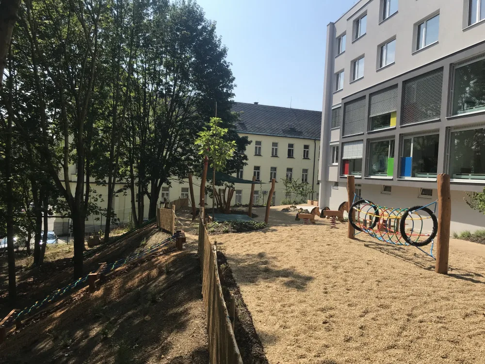 Školka má i novou zahradu.