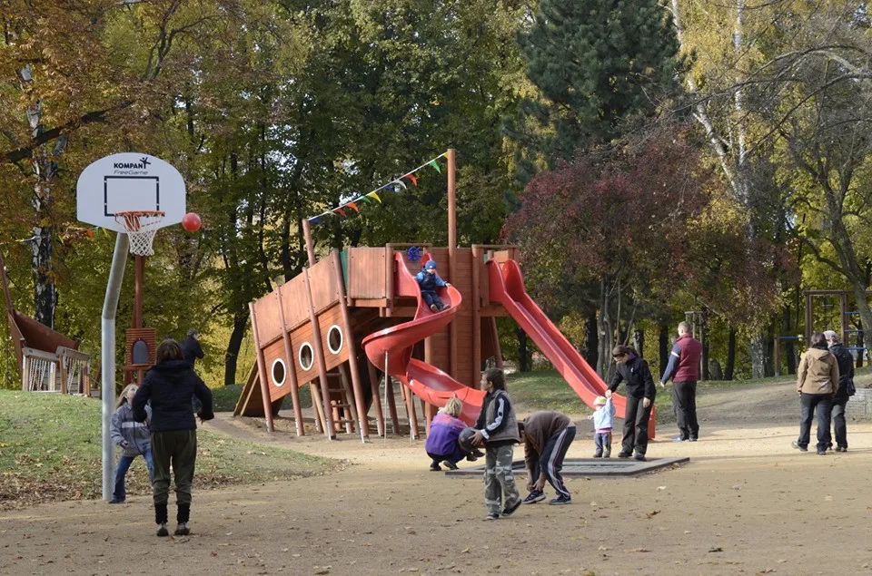 Park v ulici Prokopa Holého.