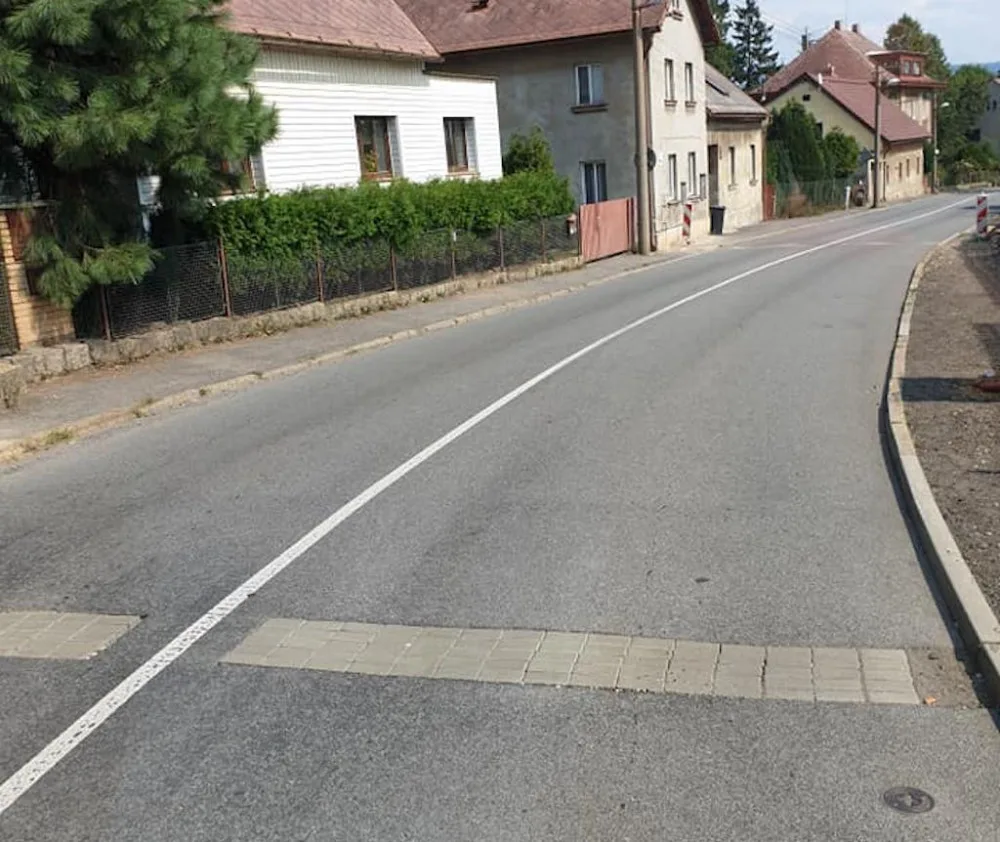 Nový povrch ve Švermovce vydržel rok.