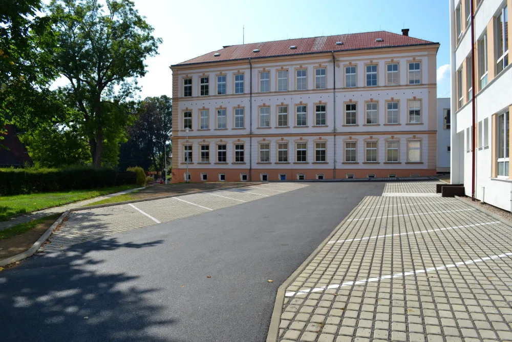 Nové parkování ve Vratislavicích.