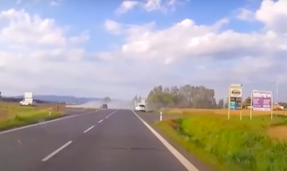 Hledá se řidič bílého SUV.