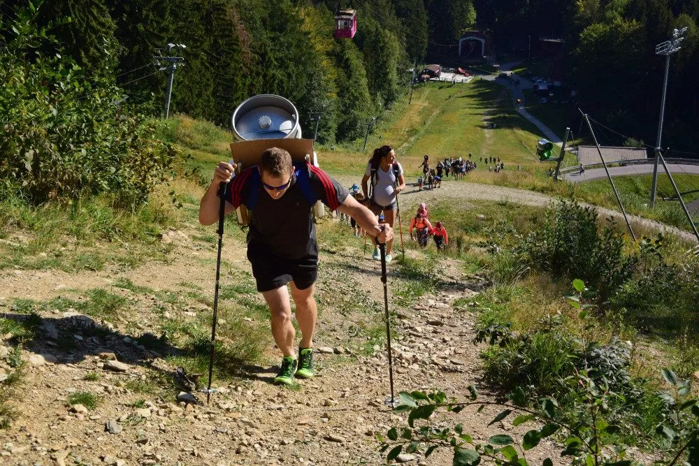 Vynášení piva na Ještěd