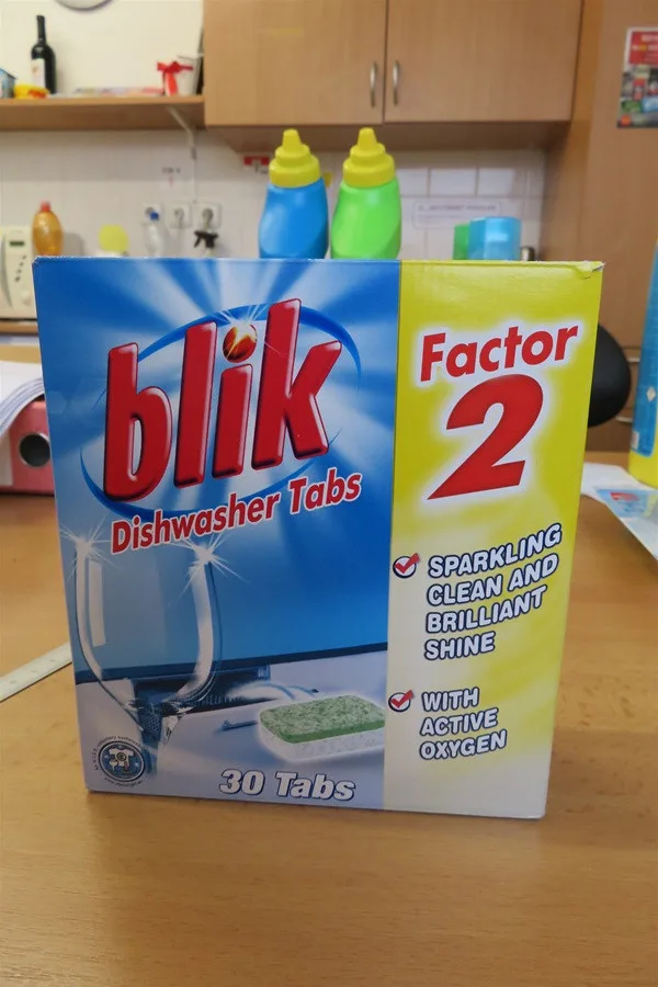 Nebezpečné chemické látky a směsi bez správného a dostatečného označení.