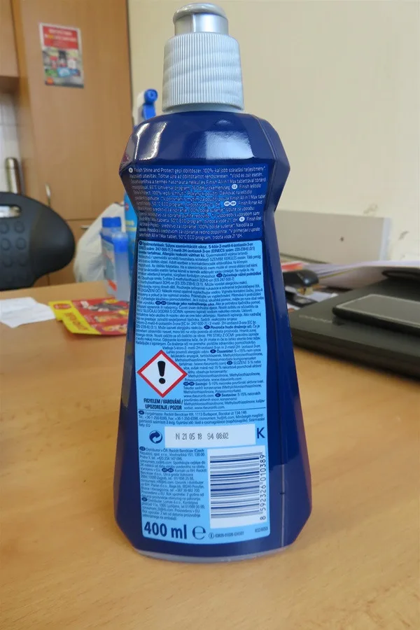 Nebezpečné chemické látky a směsi bez správného a dostatečného označení.