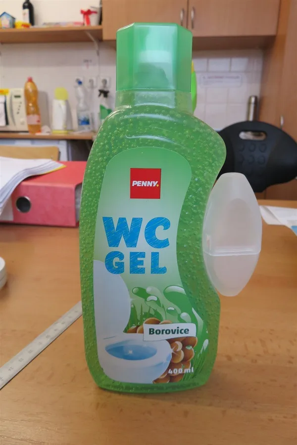 Nebezpečné chemické látky a směsi bez správného a dostatečného označení.