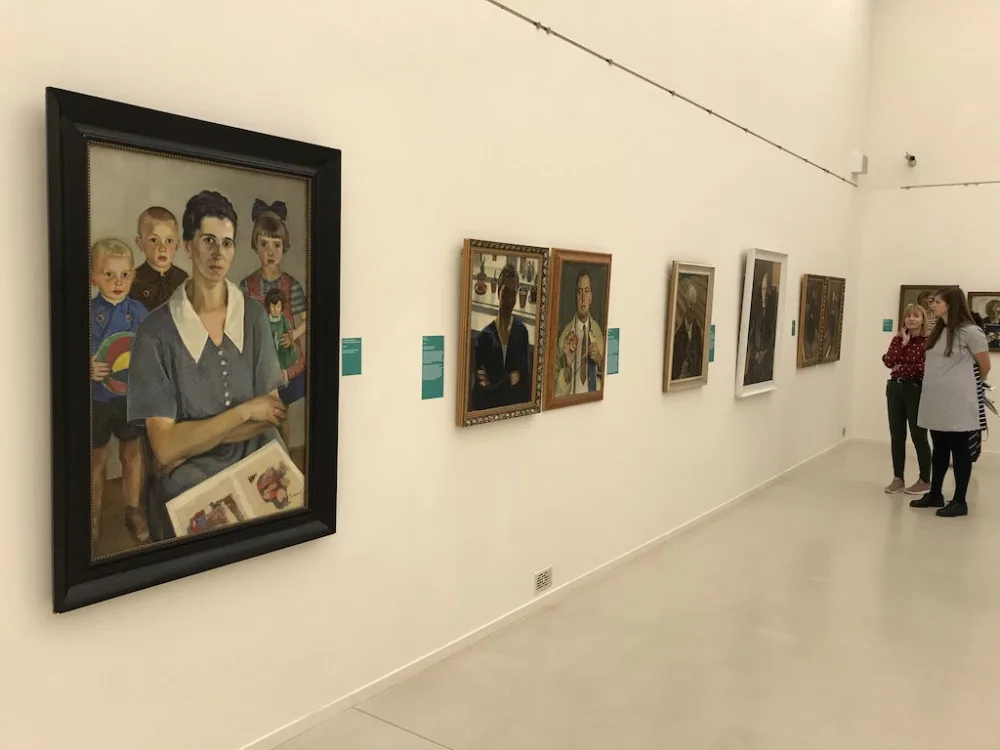 Obrazy Paula Gebauera v liberecké galerii.