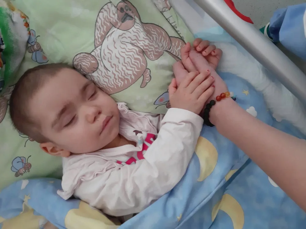 Tříletá Samantha potřebuje dárce kostní dřeně.